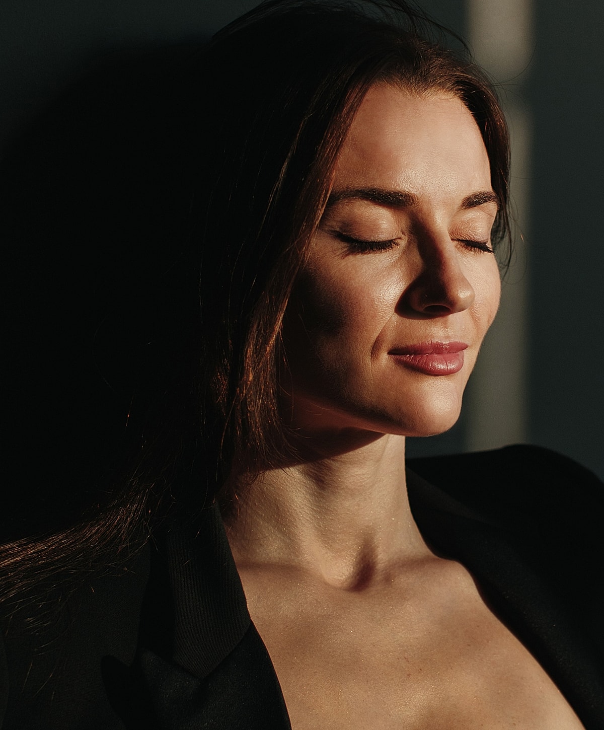 St. Louis AviClear model with long hair.